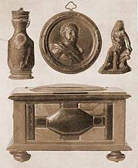 Янтарный флакон XVIII в., янтарный медальон, янтарная фигурка Меркурия